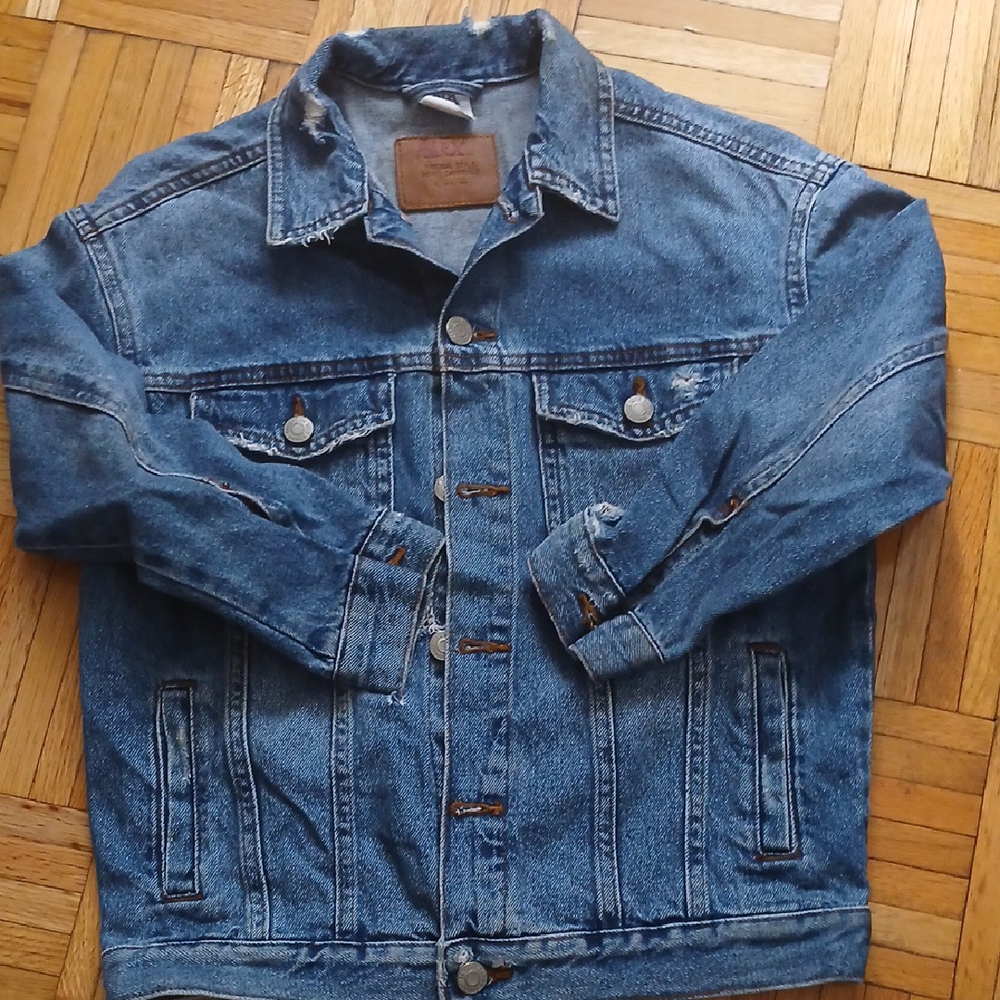Zara Blue Denim Jean Jacket with Timeless Trucker Design